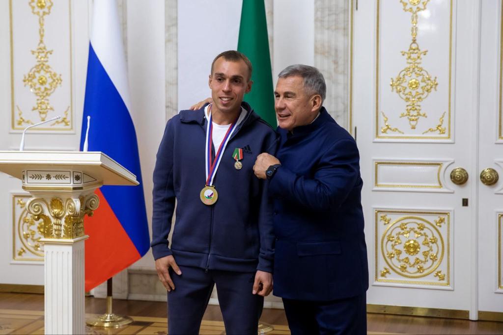 Рустам Минниханов неоднократно поздравлял чемпиона с победами